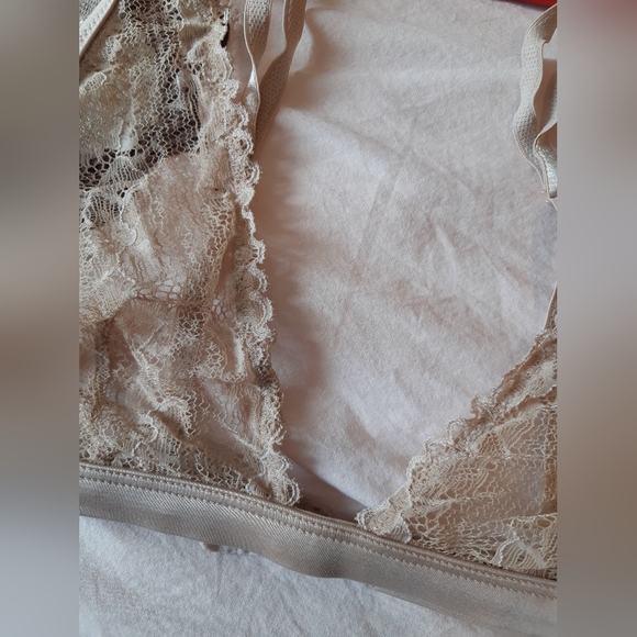 Calvin Klein bralette, size large - Picture 3 of 4